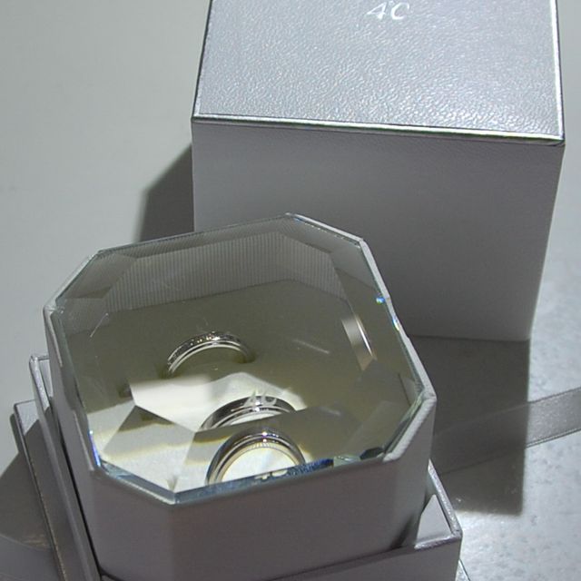 【4℃ BRIDAL(ヨンドシーブライダル)の口コミ】 最初はゆるやかなカーブになっているデザインが良かったが、試着してみる…