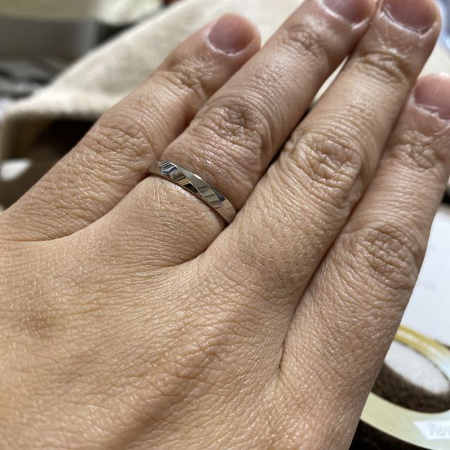 【ラザール ダイヤモンド(LAZARE DIAMOND)の口コミ】 デザインが気に入って購入しました、普通のリングだと面白味がないので、…