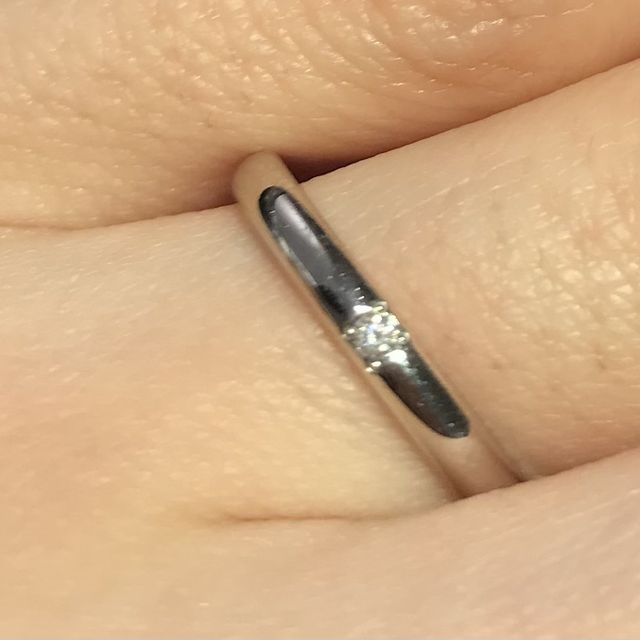 【エクセルコダイヤモンド(EXELCO DIAMOND)の口コミ】 真ん中にダイヤモンドが輝いている、シンプルの中にも上品さと美しさをど…