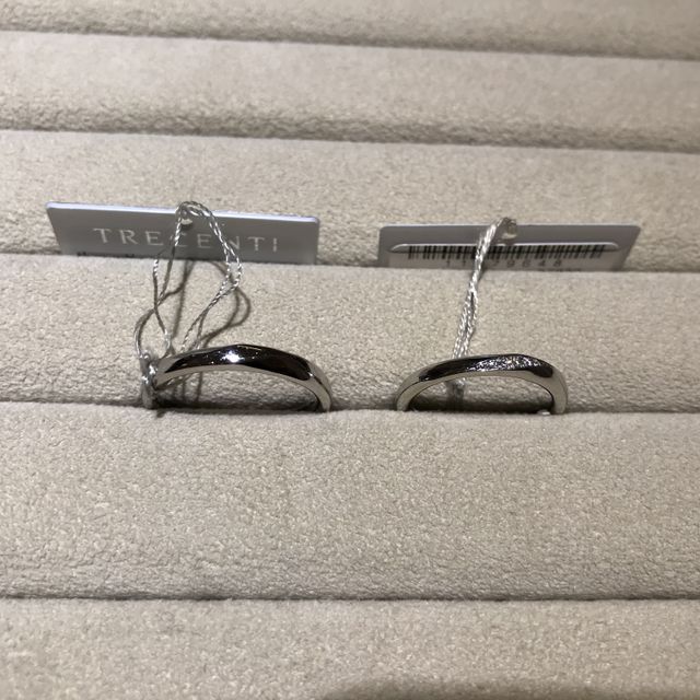 【TRECENTI(トレセンテ)の口コミ】 流れるように入ったダイヤのデザインがすぐに気に入りました。他にも斜め…
