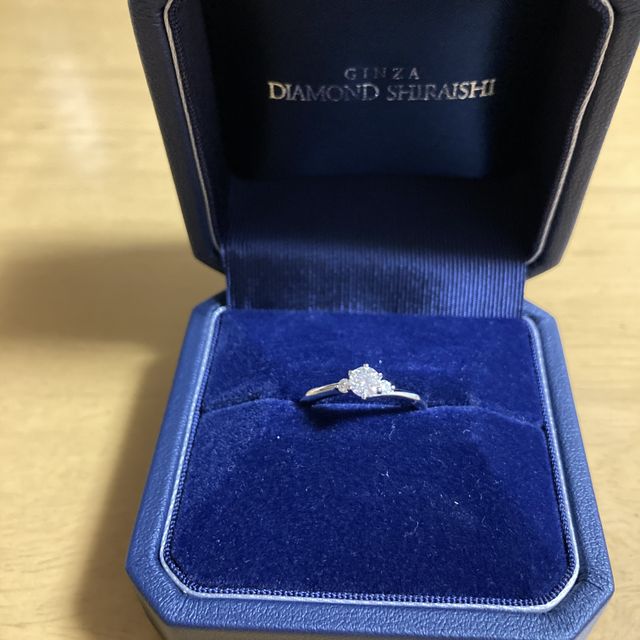 【銀座ダイヤモンドシライシの口コミ】 二人とも細い指だったので、リングも細めのタイプが合うとの事で色々試着…