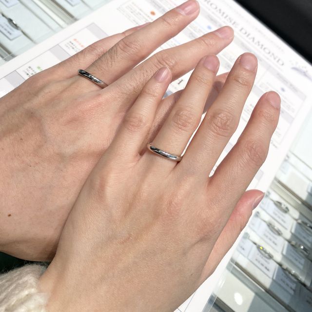 【アイプリモ(I-PRIMO)の口コミ】 シンプルなプラチナの結婚指輪が豊富でした。色々な種類のデザインを試着…