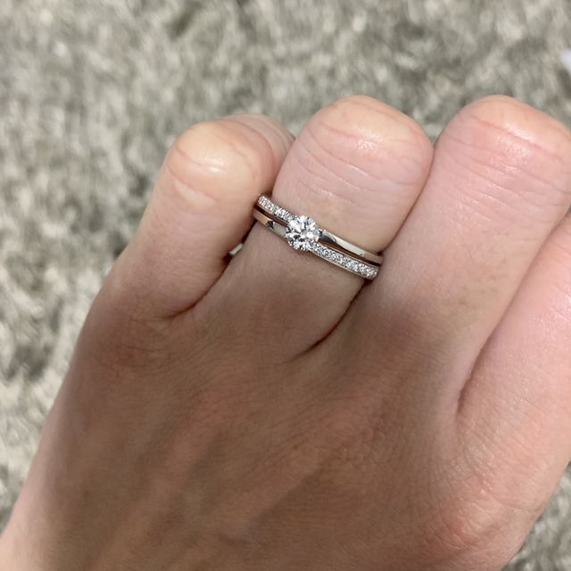 【FORMIA(フォルミア)の口コミ】 普段使いも出来る婚約指輪を探しており、ダイヤの存在感はあるが、主張し…