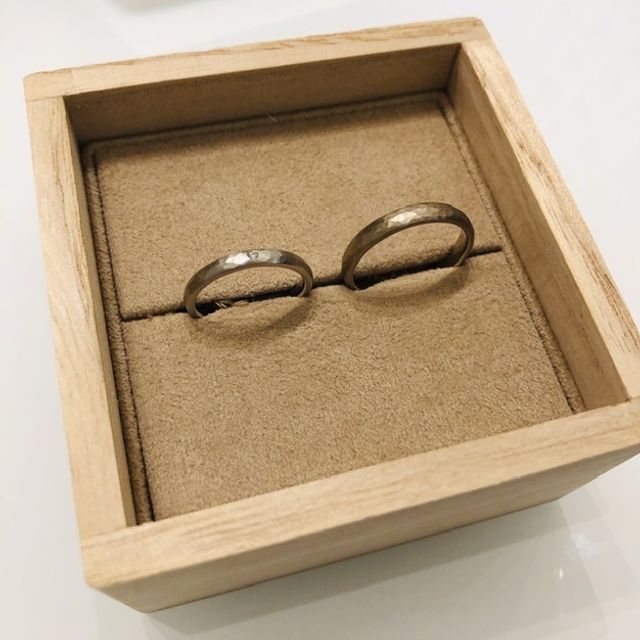 【YUKA HOJO(ユカホウジョウ)の口コミ】 ネットで見たこちらのデザインに一目惚れしました。
あまりキラキラ感が強…