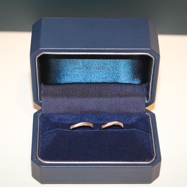 【銀座ダイヤモンドシライシの口コミ】 初めはシンプルなもので探していましたが、実際に付けてみるとウェーブの…