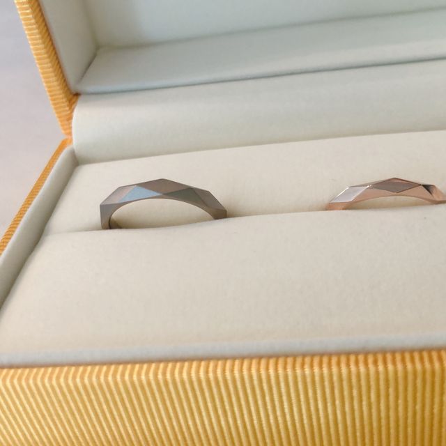 【ケイウノ ブライダル(K.UNO BRIDAL)の口コミ】 指輪のデザインは奥さんのに合わせて作成してもらいました。色や艶消しな…