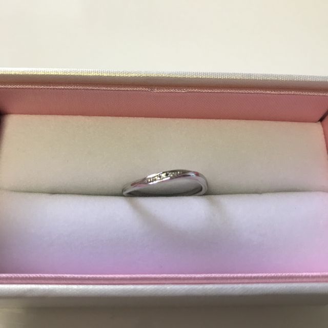 【nocur(ノクル)の口コミ】 シンプルで丈夫な指輪を探していました。
時計メーカーのCITIZENが作って…