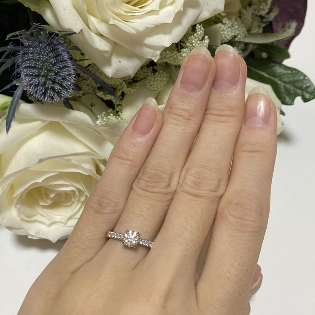 【ハリー・ウィンストン(Harry Winston)の口コミ】 他のブランドもたくさん見ましたがやっぱりハリーの輝きとデザインに惹か…