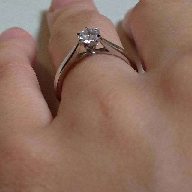 【エクセルコダイヤモンド(EXELCO DIAMOND)の口コミ】 コストパフォーマンス重視で、価格に対してカラット数が大きくカラーの透…