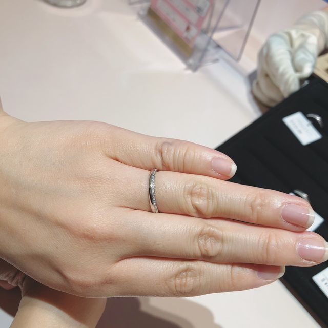 【TRECENTI(トレセンテ)の口コミ】 ダイヤが斜めについているものは多いですが、これは真っ直ぐ入っていると…