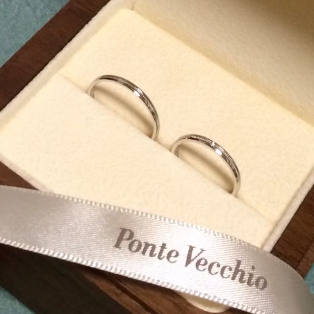 【Ponte Vecchio(ポンテヴェキオ)の口コミ】 さりげなく輝くダイヤモンドとミル打ちのデザインに惹かれました。
出来る…