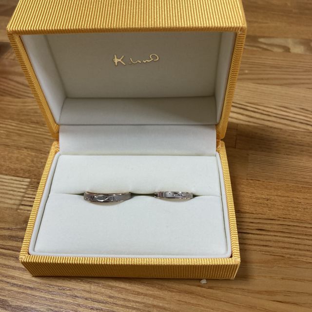 【ケイウノ ブライダル(K.UNO BRIDAL)の口コミ】 シンプルでペア感がありつつも、どこか一捻り、私たちらしさ、というオリ…