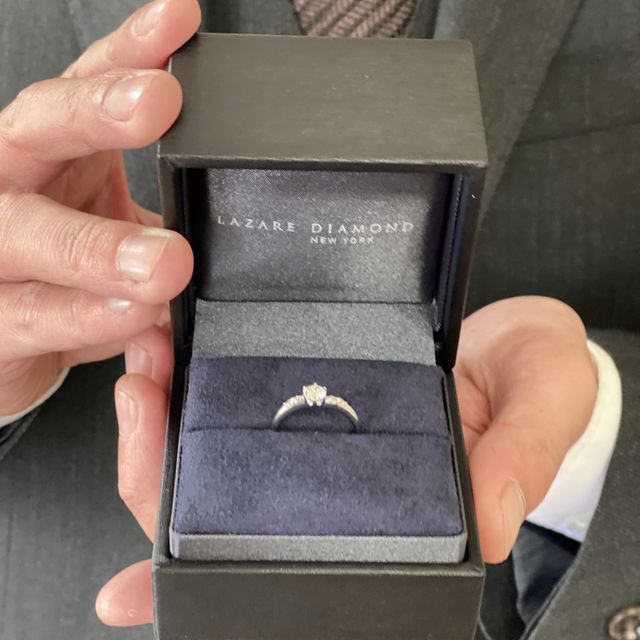 【ラザール ダイヤモンド(LAZARE DIAMOND)の口コミ】 まずストレートかウェーブか悩みました。色々つけてみた中で左右対称のデ…