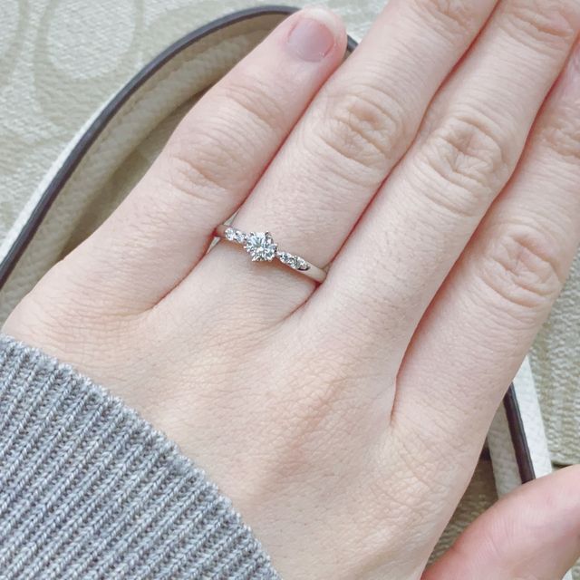 【ラザール ダイヤモンド(LAZARE DIAMOND)の口コミ】 まずストレートかウェーブか悩みました。色々つけてみた中で左右対称のデ…