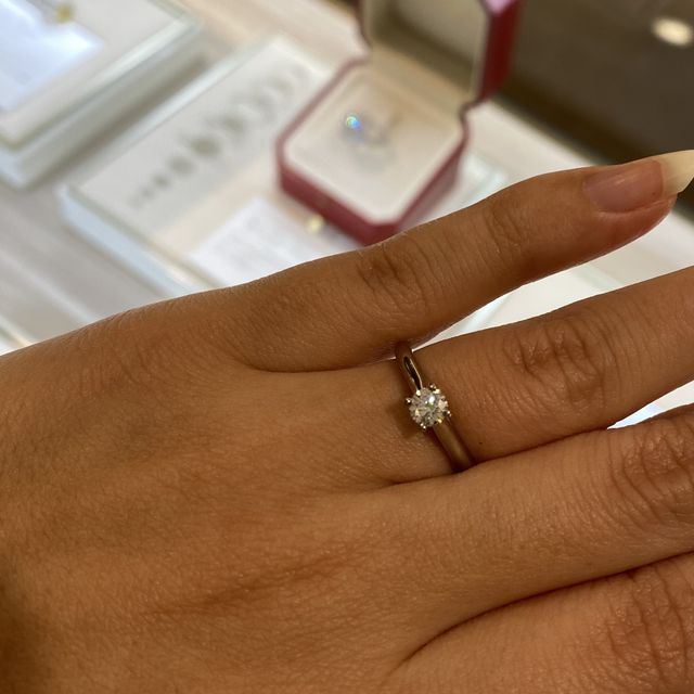 【カルティエ(Cartier)の口コミ】 カルティエのソリテールに強い憧れを持っていたので試着しました。王道の…