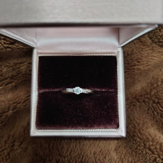 【アイプリモ(I-PRIMO)の口コミ】 婚約指輪は普段つけないイメージがあり、それではもったいないと感じた為…