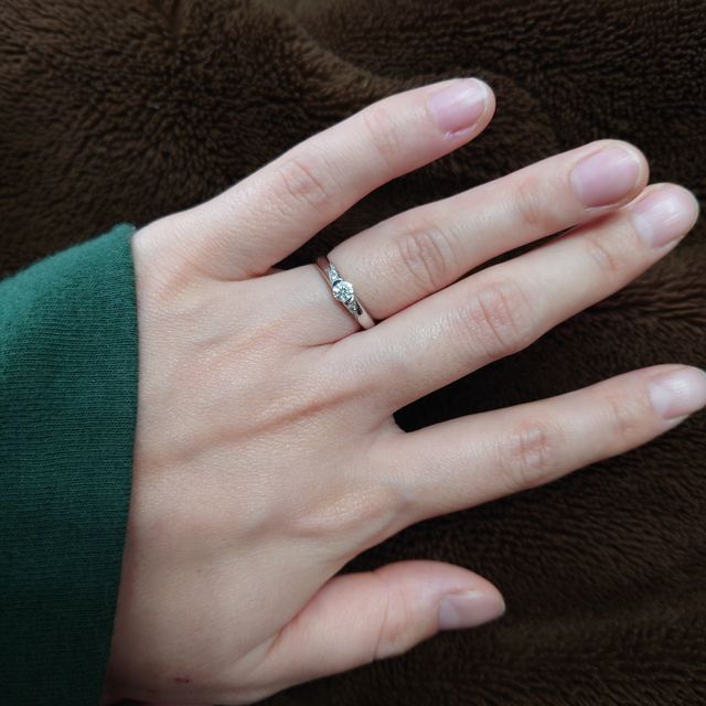 【アイプリモ(I-PRIMO)の口コミ】 婚約指輪は普段つけないイメージがあり、それではもったいないと感じた為…