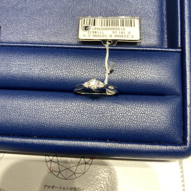 【銀座ダイヤモンドシライシの口コミ】 ストレートタイプのダイヤ一石のタイプで当初考えていましたが、ご担当し…