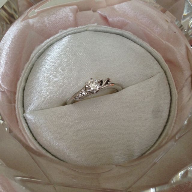 【JEWELRY  KAMATA(ジュエリーかまた)の口コミ】 私は、婚約指輪は可愛らしさを重視して探していました。イメージとしては…