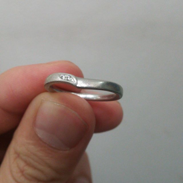 【PROPONERE(プロポネール)の口コミ】 このリングに決まる前にも色んなブランドのリングを妻と一緒に試着をして…