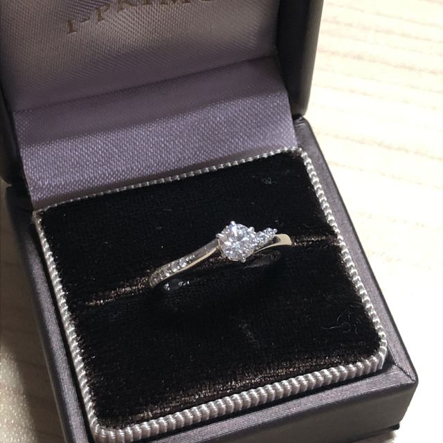 【アイプリモ(I-PRIMO)の口コミ】 サイドで形が違う珍しいデザインに惹かれました。
上下逆に着用しても見え…