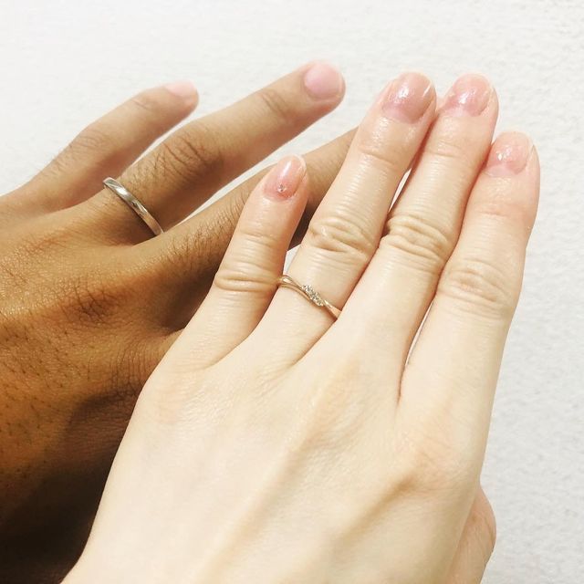 【BLOOM(ブルーム)の口コミ】 指輪のデザインは細くてシンプル。
シンプルでダイヤも小さいもの。
真っ…
