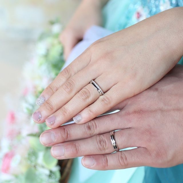 【4℃ BRIDAL(ヨンドシーブライダル)の口コミ】 幅のある指輪が良かったのと、女性用は下半分がダイヤのデザインで重ね付…