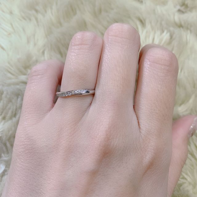 【銀座ダイヤモンドシライシの口コミ】 プラチナの細身でキラキラした、キレイめな指輪が理想でしたが
とても理想…