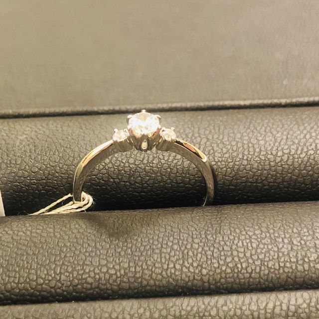 【TRECENTI(トレセンテ)の口コミ】 リングのデザインがシンプル故に、細部まで拘られた造形が良く、魅力的だ…