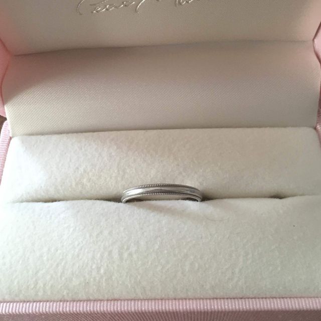 【Petit Marie(プチマリエ)の口コミ】 夫婦共に、指が太いので、細身のデザインの指輪を考えていました。シンプ…