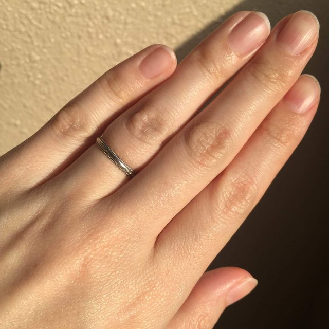 【Petit Marie(プチマリエ)の口コミ】 夫婦共に、指が太いので、細身のデザインの指輪を考えていました。シンプ…