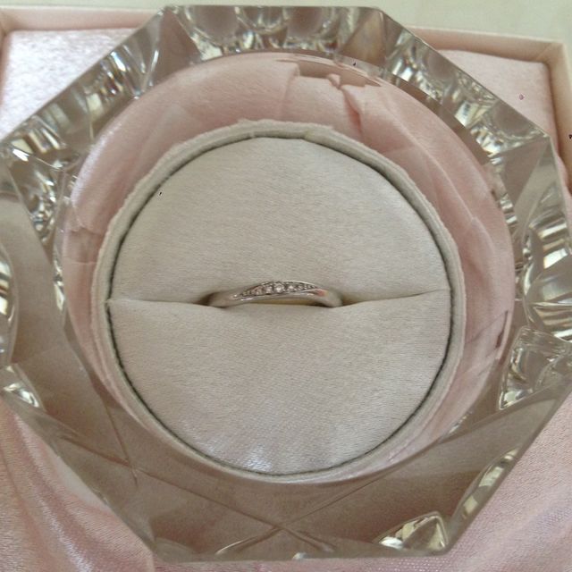 【JEWELRY  KAMATA(ジュエリーかまた)の口コミ】 結婚指輪はずっとつけるものなので、シンプルすぎても嫌だし、可愛さも入…