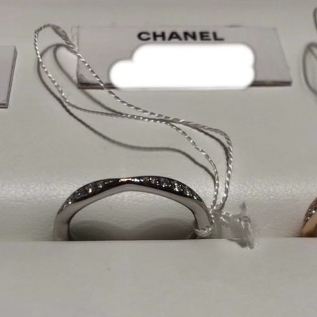 【シャネル(CHANEL)の口コミ】 CHANELの特徴的なモチーフで、知らない方でもお花を連想できるデザインの…