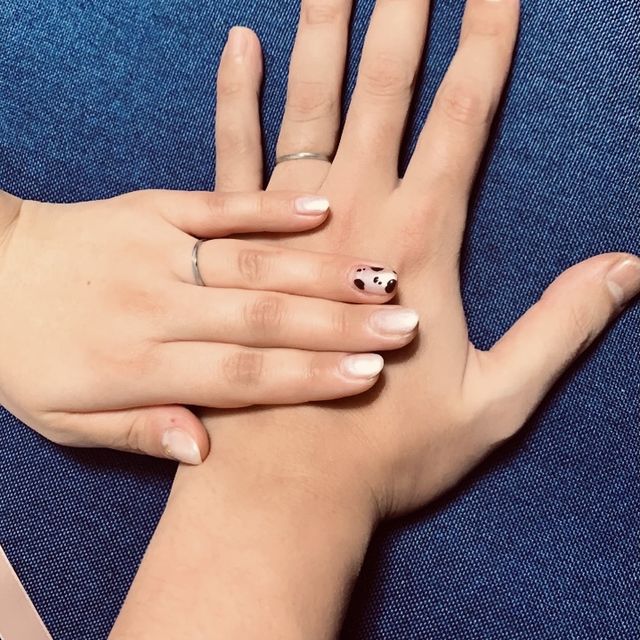 【アイプリモ(I-PRIMO)の口コミ】 一目惚れですw
光沢の無いデザインが周りと被らず、2つとも同じデザインで…