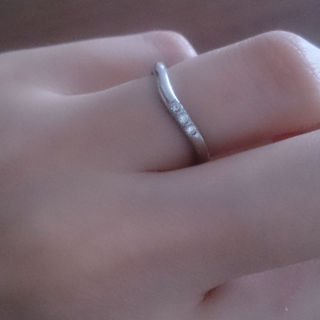 【TRECENTI(トレセンテ)の口コミ】 細身のラインの女性らしいデザインと、手頃な価格帯が決め手でした。
試着…