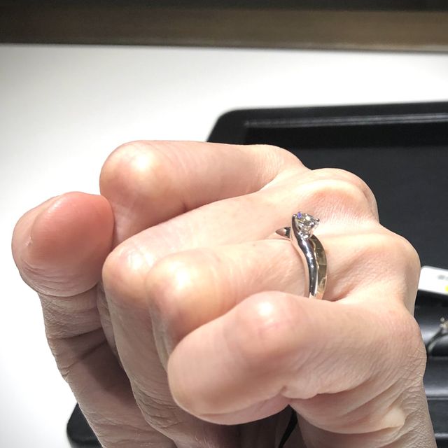 【ラザール ダイヤモンド(LAZARE DIAMOND)の口コミ】 セレクトショップに比べると指輪の種類は少ないかもしれませんが、どれを…