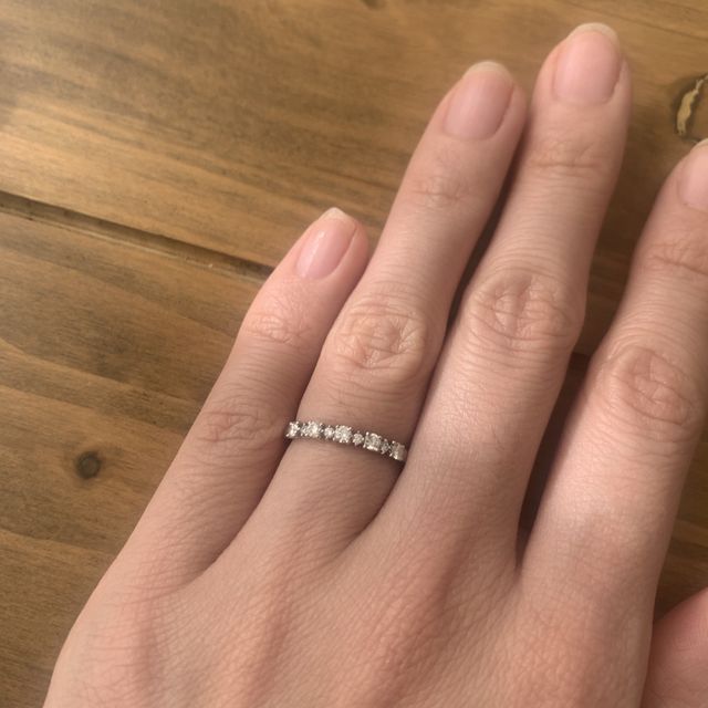 【俄(にわか)の口コミ】 指輪の決めては、一目惚れなんですがデザインだと思います。　あまり目立…