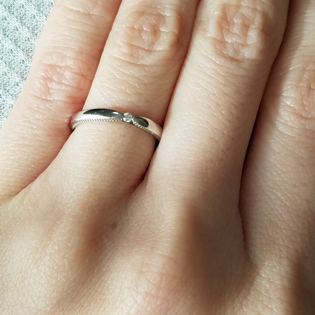 【エクセルコダイヤモンド(EXELCO DIAMOND)の口コミ】 結婚指輪は普段から身に付けるものである為、飽きがこないデザインで尚且…