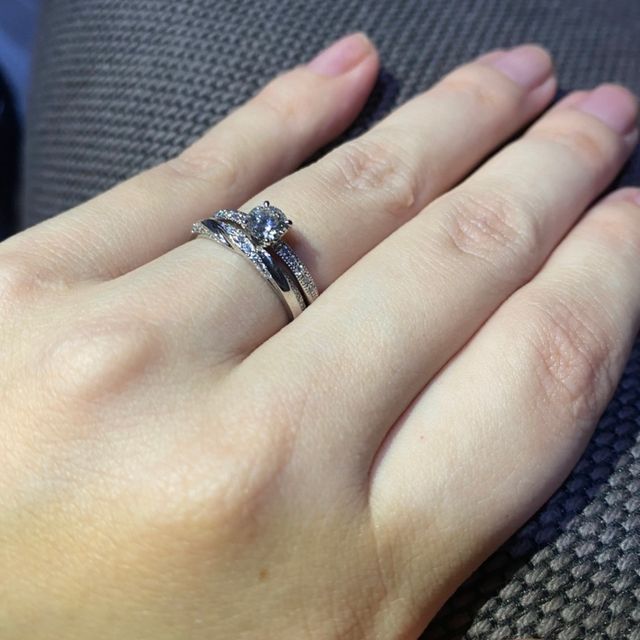 【エクセルコダイヤモンド(EXELCO DIAMOND)の口コミ】 一番はダイヤモンドです。婚約指輪のセンターダイヤモンドは3.7カラットで…