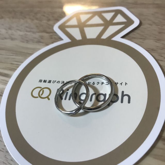 【銀座ダイヤモンドシライシの口コミ】 デザインはお互いシンプルなものを選びました。ダイヤモンドシライシとい…