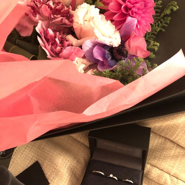 【ラザール ダイヤモンド(LAZARE DIAMOND)の口コミ】 「パレス」
綺麗なウェーブラインに沿ってアシンメトリーにダイヤか…