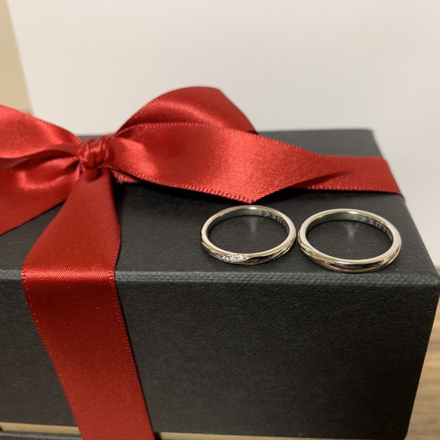 【ラザール ダイヤモンド(LAZARE DIAMOND)の口コミ】 デザイン、着け心地、価格が主です。
2、3個で迷ったがこの先何十年とする…