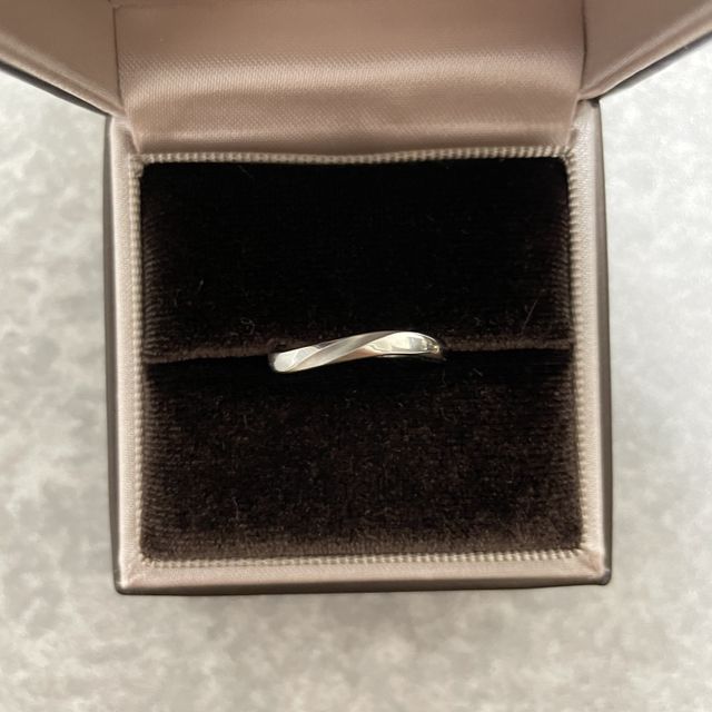【アイプリモ(I-PRIMO)の口コミ】 価格、デザイン、彼女の指輪と同じ種類というのが決め手です。
デザインに…