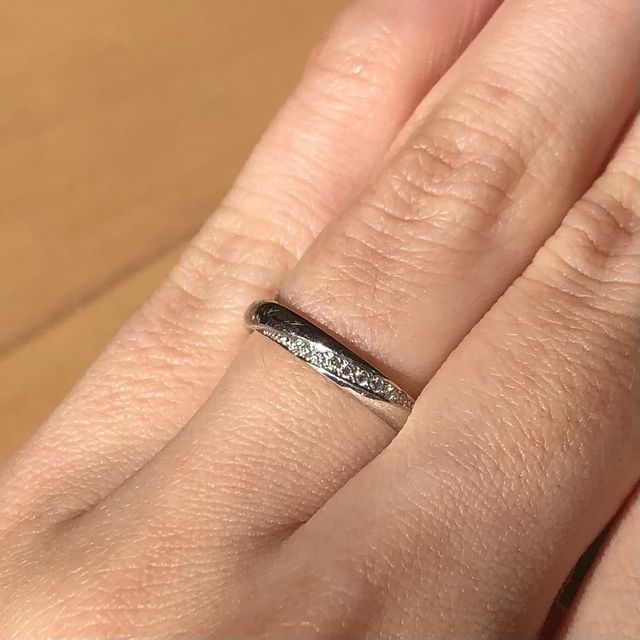 【PILOT BRIDAL(パイロットブライダル)の口コミ】 これから長く着用することと、夫の仕事柄、強度のある指輪を選びました。
…