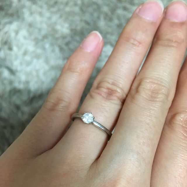 【アイプリモ(I-PRIMO)の口コミ】 結婚指輪が割とキラキラするタイプのものだったので、重ね付けで合わせら…