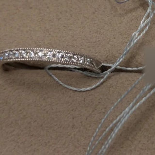 【ANTWERP BRILLIANT(アントワープブリリアント)の口コミ】 ミル打ちの加工がなされており全体的に上品な感じがあります。連なるダイ…