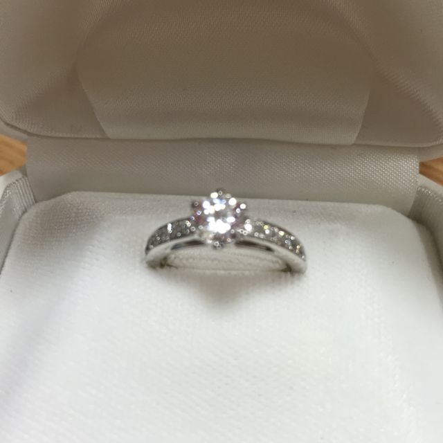 【WATANABE / 卸商社直営　渡辺の口コミ】 ダイヤモンドの説明を詳しくしてくださり、とても親切に対応して頂きまし…