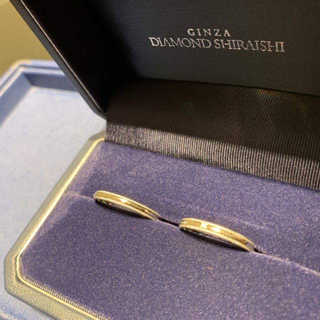 【銀座ダイヤモンドシライシの口コミ】 デザインはいろいろ試着した結果、1番しっくりきたのでストレート型に決め…