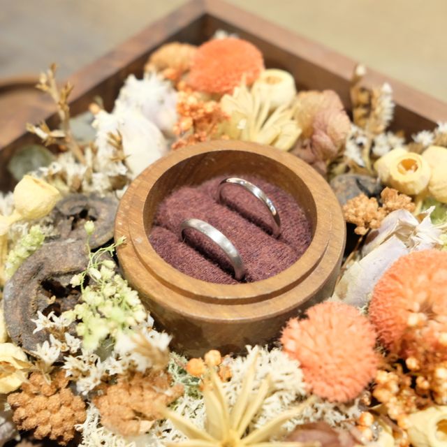 【鎌倉彫金工房の口コミ】 店内にたくさん見本が用意されていて、私はその中で長くつけられるシンプ…