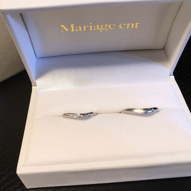 【Mariage ent(マリアージュエント)の口コミ】 私は指が太く短いことがコンプレックスで、V字やS字ラインの指輪を検討し…